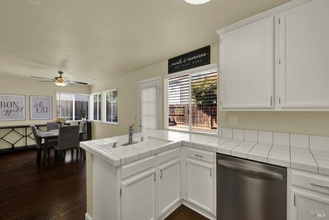 845 Vassar Dr, Vacaville, CA 95687