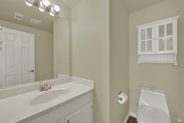 845 Vassar Dr, Vacaville, CA 95687