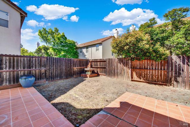 845 Vassar Dr, Vacaville, CA 95687