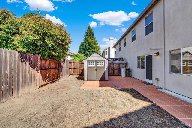 845 Vassar Dr, Vacaville, CA 95687
