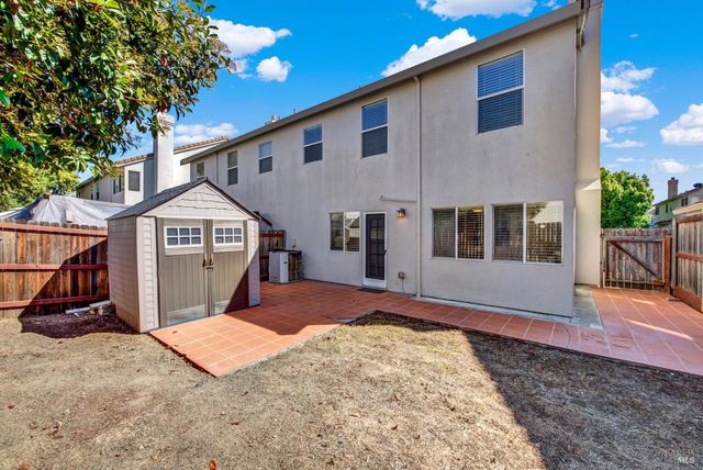 845 Vassar Dr, Vacaville, CA 95687