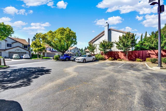 845 Vassar Dr, Vacaville, CA 95687