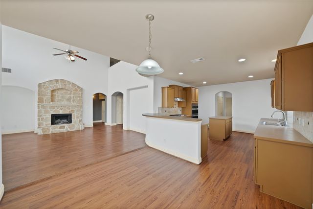903 Fieldstone Drive, Cedar Hill, TX 75104