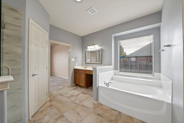 903 Fieldstone Drive, Cedar Hill, TX 75104