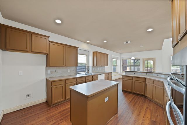 903 Fieldstone Drive, Cedar Hill, TX 75104