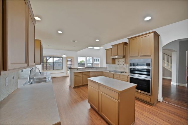 903 Fieldstone Drive, Cedar Hill, TX 75104