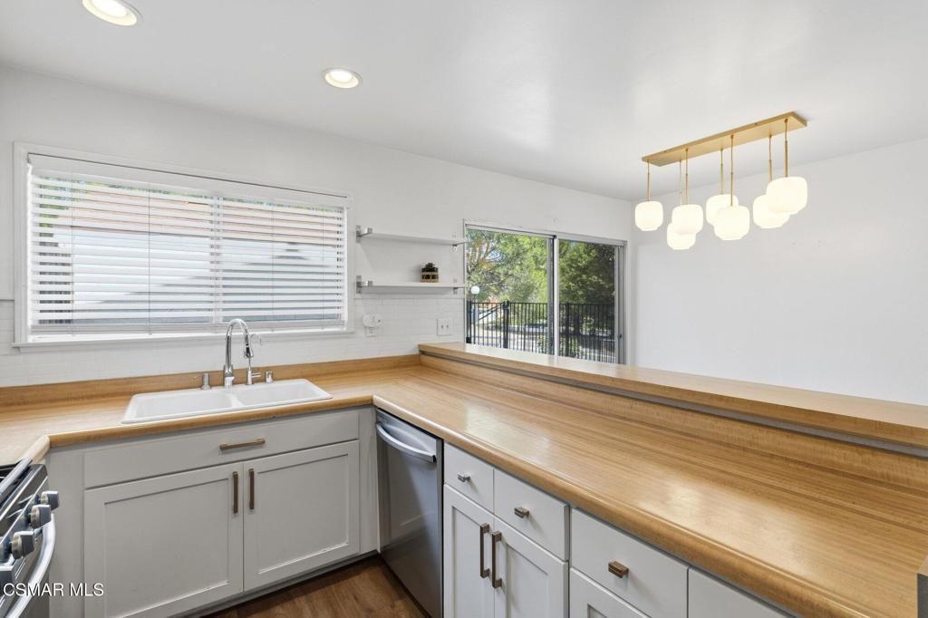 Image 7 of property listing at 15155 Marquette Street A, Moorpark, CA 93021