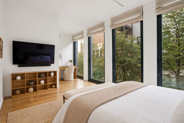 40 Bond St Apt 5C, New York City, NY 10012