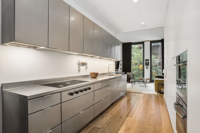 40 Bond St Apt 5C, New York City, NY 10012