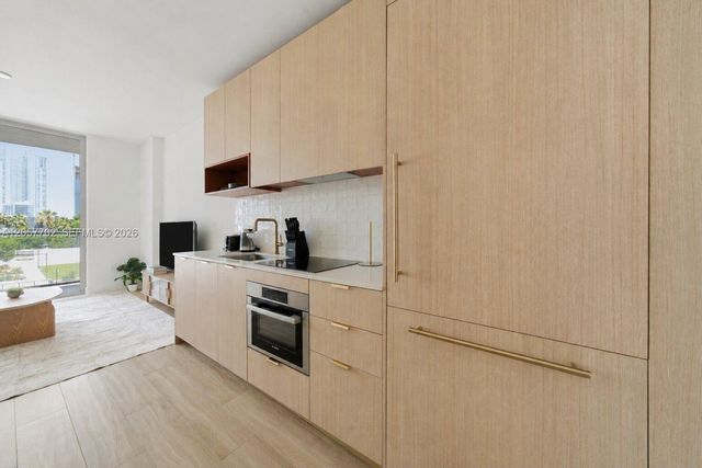 90 NE 32nd Street 811, Miami, FL 33137