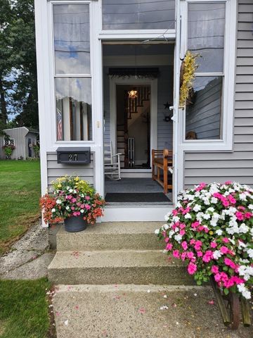 27 Dayton St, Lowell, MA 01852