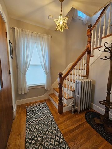 27 Dayton St, Lowell, MA 01852