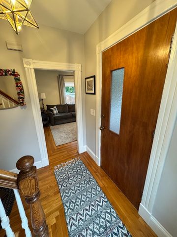 27 Dayton St, Lowell, MA 01852