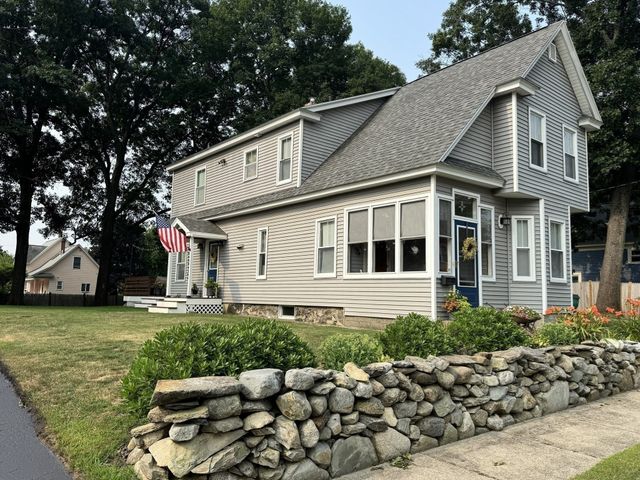 27 Dayton St, Lowell, MA 01852