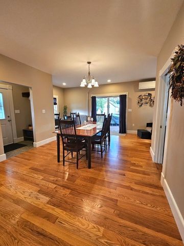 27 Dayton St, Lowell, MA 01852