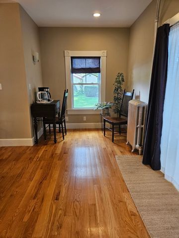 27 Dayton St, Lowell, MA 01852