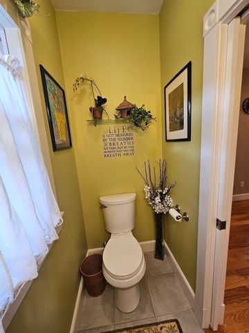 27 Dayton St, Lowell, MA 01852