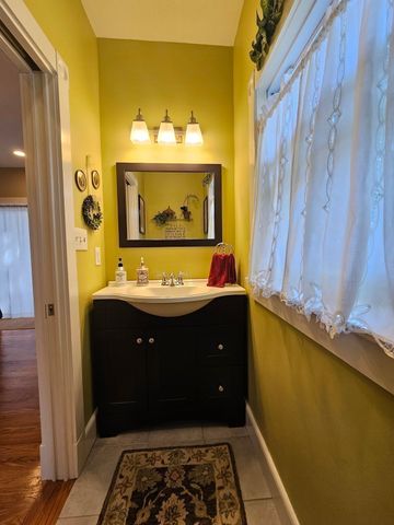 27 Dayton St, Lowell, MA 01852