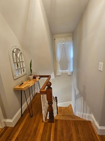 27 Dayton St, Lowell, MA 01852