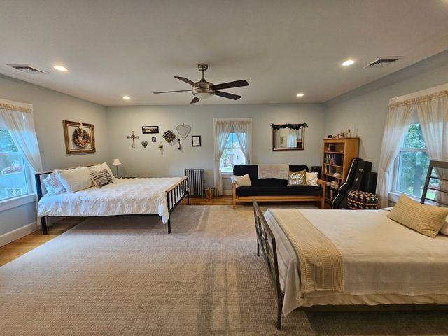 27 Dayton St, Lowell, MA 01852