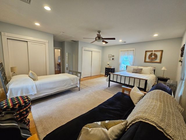 27 Dayton St, Lowell, MA 01852
