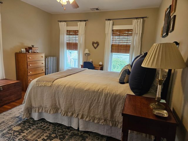 27 Dayton St, Lowell, MA 01852