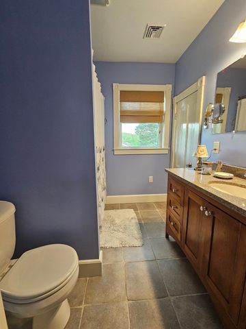 27 Dayton St, Lowell, MA 01852