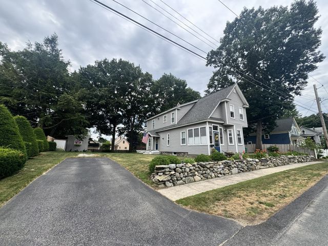 27 Dayton St, Lowell, MA 01852