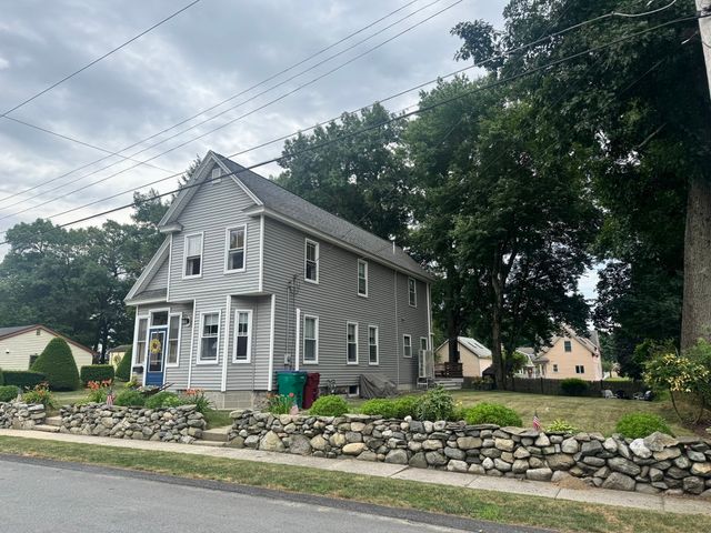 27 Dayton St, Lowell, MA 01852