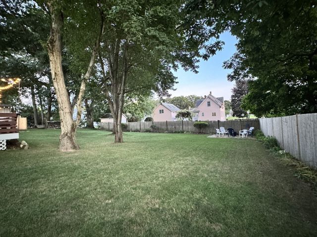 27 Dayton St, Lowell, MA 01852