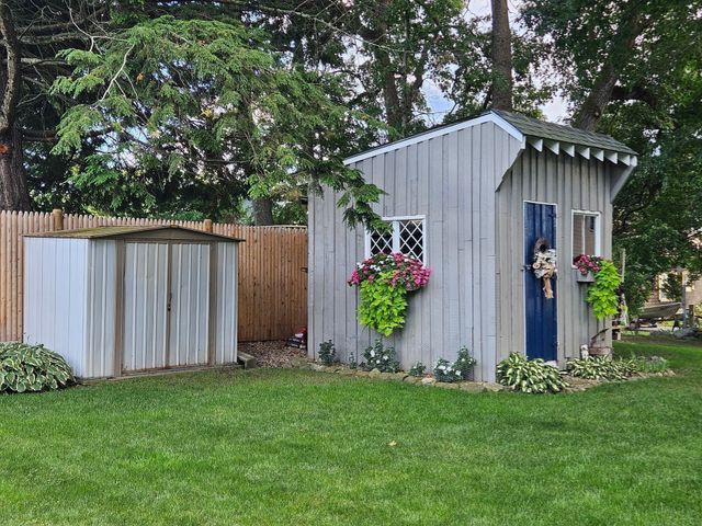 27 Dayton St, Lowell, MA 01852