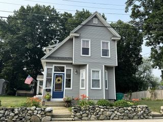 27 Dayton St, Lowell, MA 01852
