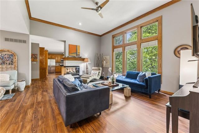 7608 NW Roberts Road, Weatherby Lake, MO 64152