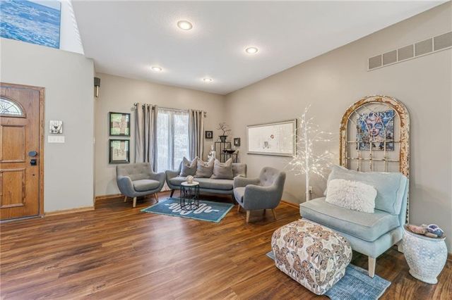 7608 NW Roberts Road, Weatherby Lake, MO 64152
