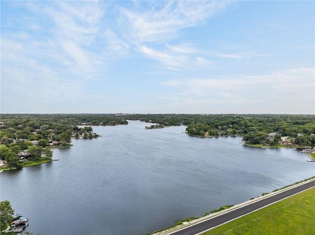 7608 NW Roberts Road, Weatherby Lake, MO 64152