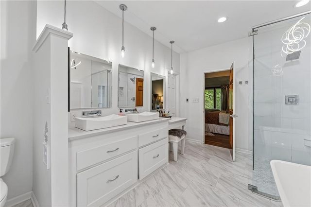 7608 NW Roberts Road, Weatherby Lake, MO 64152