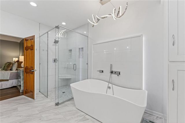 7608 NW Roberts Road, Weatherby Lake, MO 64152