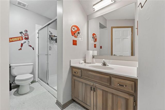 7608 NW Roberts Road, Weatherby Lake, MO 64152