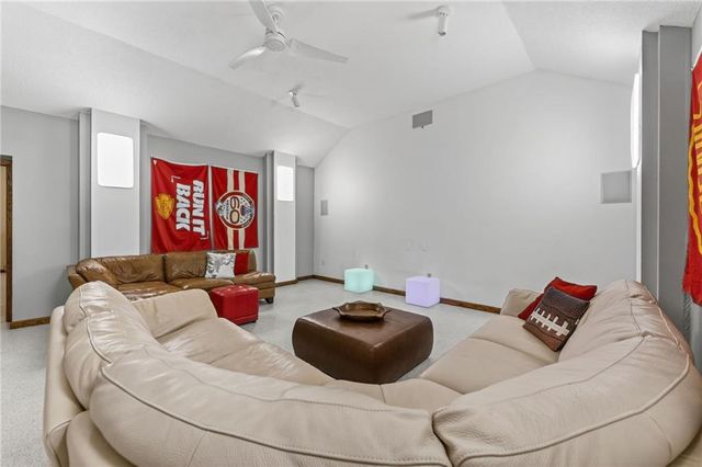 7608 NW Roberts Road, Weatherby Lake, MO 64152