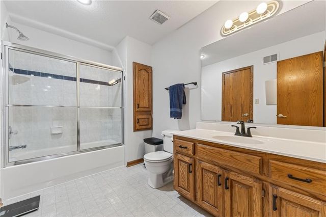 7608 NW Roberts Road, Weatherby Lake, MO 64152