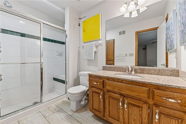7608 NW Roberts Road, Weatherby Lake, MO 64152