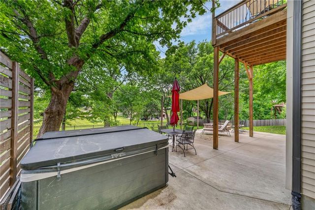 7608 NW Roberts Road, Weatherby Lake, MO 64152