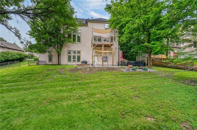 7608 NW Roberts Road, Weatherby Lake, MO 64152