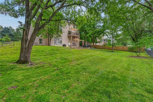 7608 NW Roberts Road, Weatherby Lake, MO 64152