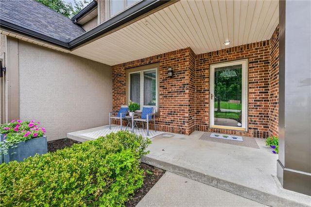 7608 NW Roberts Road, Weatherby Lake, MO 64152