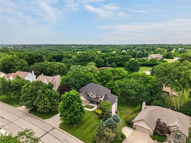 7608 NW Roberts Road, Weatherby Lake, MO 64152