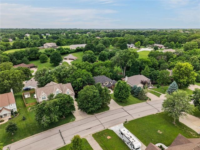 7608 NW Roberts Road, Weatherby Lake, MO 64152