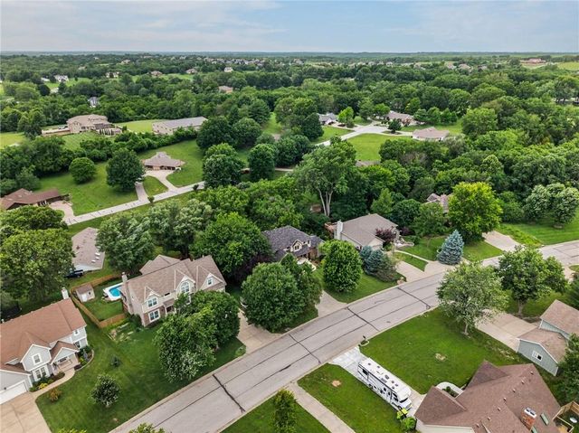 7608 NW Roberts Road, Weatherby Lake, MO 64152