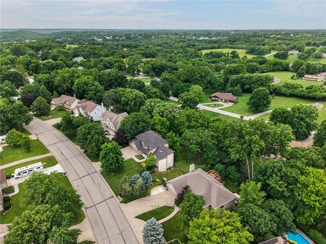 7608 NW Roberts Road, Weatherby Lake, MO 64152