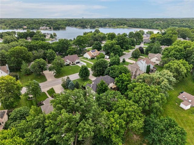 7608 NW Roberts Road, Weatherby Lake, MO 64152